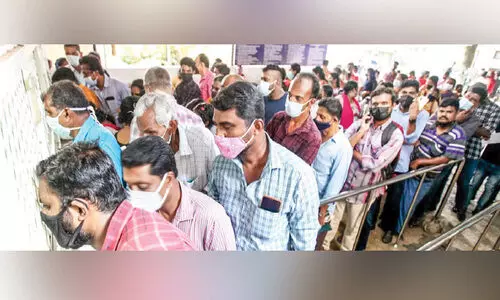 ചികിത്സ: പേ​രി​ന്​ ആ​ശു​പ​ത്രി​യി​ൽ, കാ​ര്യ​ത്തി​ന്​ വീ​ട്ടി​ൽ