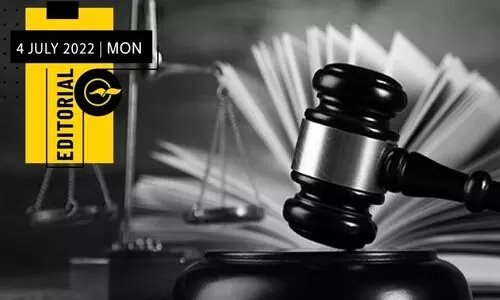 നി​യ​മ​പ്പെ​രു​ക്കം,നീ​തി​ക്ക​മ്മി