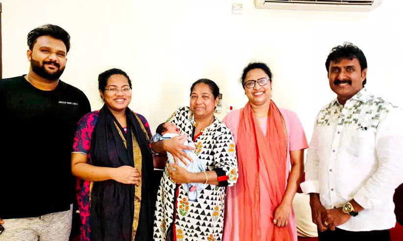 ഉമ്മയുടെ ഓർമകളുമായി കണ്ണൂർ ശരീഫ്​ മിനി സിസ്റ്ററെ കാണാനെത്തി