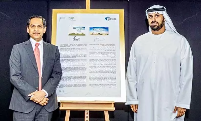 ചരിത്രബന്ധത്തിന് അരനൂറ്റാണ്ട്; യു.എ.ഇയും ഇന്ത്യയും ചേർന്ന് സ്മാരക സ്റ്റാമ്പ് പുറത്തിറക്കി ചരിത്രബന്ധത്തിന് അരനൂറ്റാണ്ട്; യു.എ.ഇയും ഇന്ത്യയും ചേർന്ന് സ്മാരക സ്റ്റാമ്പ് പുറത്തിറക്കി