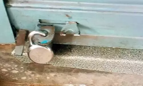 Theft in four shops in Tanur