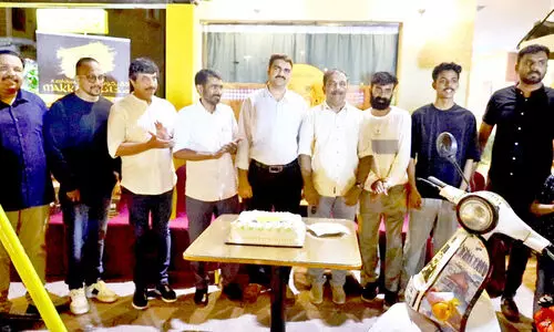 ചേതക് സ്കൂട്ടറുമായി ബിലാലും അഫ്സലും സുഹാറിലെത്തി