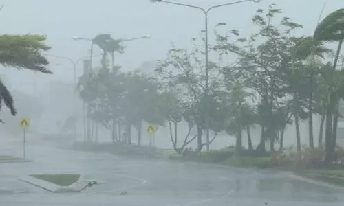 ഒമാനിൽ മഴ; കടകളിൽ വെള്ളം കയറി