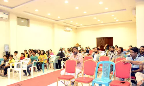 ന​വോ​ദ​യ ഹു​ഫു​ഫ് കു​ടും​ബ​വേ​ദി ബാ​ല​വേ​ദി വേ​ന​ൽ സ​ന്ധ്യ​ക​ൾ