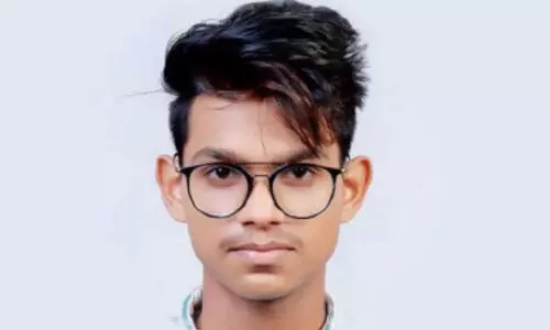 സ്കൂട്ടർ യാത്രക്കിടെ തെങ്ങുവീണ് വിദ്യാർഥി മരിച്ചു