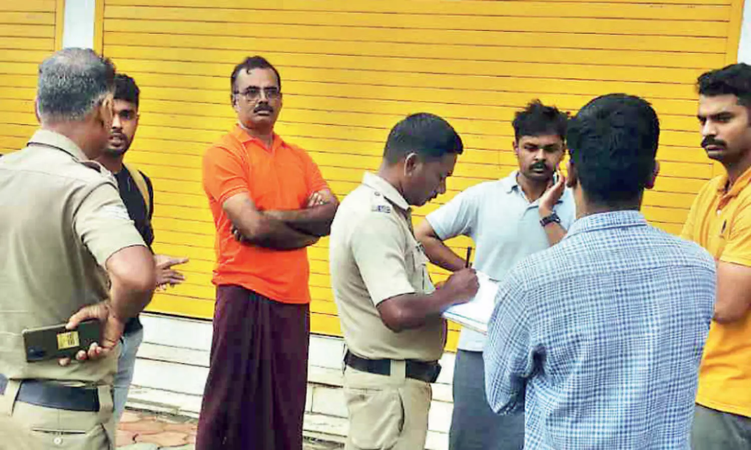 ആമസോൺ, ഫ്ലിപ്കാർട്ട് കച്ചവട സ്ഥാപനങ്ങളിൽ മോഷണം