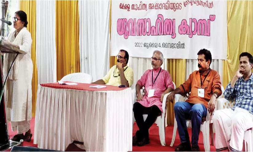 ശരീഅത്തുണ്ടാക്കിയ കൊസ്രാക്കൊള്ളികൾ എന്തൊക്കെയാണ്; ബഷീർ പറഞ്ഞതിങ്ങനെ