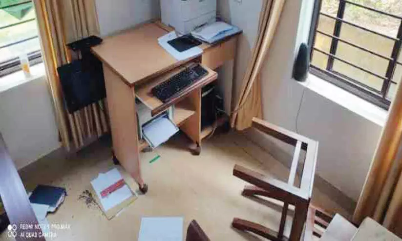 വളയം ഹൈസ്കൂളിൽ സാമൂഹികവിരുദ്ധ അതിക്രമം: കേസെടുത്തു വളയം ഹൈസ്കൂളിൽ സാമൂഹികവിരുദ്ധ അതിക്രമം: കേസെടുത്തു