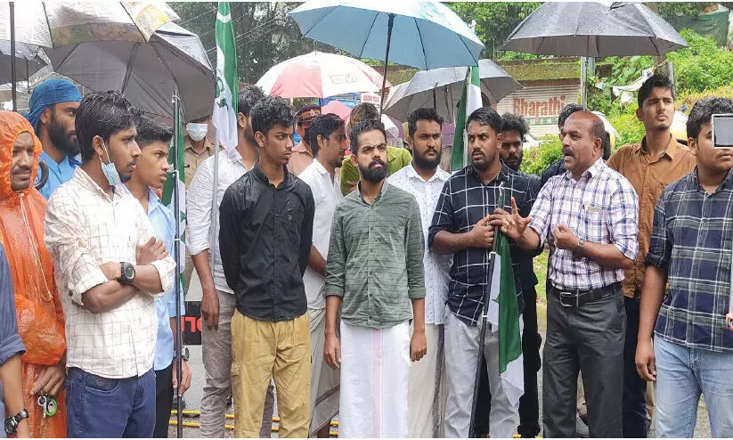 നിയമന വിവാദം: ഇടപെട്ട് വിദ്യാഭ്യാസ വകുപ്പ്; ഇന്ന് എ.ഇ.ഒ ഓഫിസിൽ പരിശോധന നിയമന വിവാദം: ഇടപെട്ട് വിദ്യാഭ്യാസ വകുപ്പ്; ഇന്ന് എ.ഇ.ഒ ഓഫിസിൽ പരിശോധന