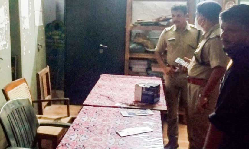 സ്കൂളിൽ മോഷണം: രണ്ട് ലക്ഷത്തോളം രൂപയുടെ നഷ്ടം സ്കൂളിൽ മോഷണം: രണ്ട് ലക്ഷത്തോളം രൂപയുടെ നഷ്ടം