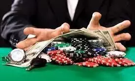 പൊലീസിനെ വെല്ലുന്ന സംവിധാനങ്ങളുമായി ചൂതാട്ടസംഘങ്ങൾ; 8.76 ല​ക്ഷം രൂ​പ​യു​മാ​യി 28 പേ​ർ പി​ടിയിൽ​