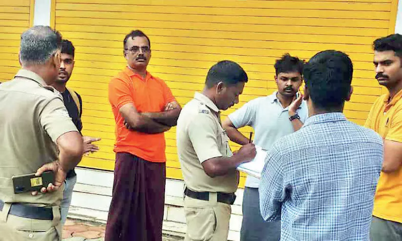 ആമസോൺ, ഫ്ലിപ്കാർട്ട് കച്ചവട സ്ഥാപനങ്ങളിൽ മോഷണം