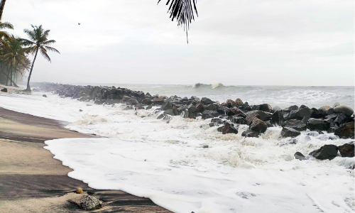 ജില്ലയിൽ കടൽക്ഷോഭം രൂക്ഷം: തീരം വിറപ്പിച്ച് കടൽ
