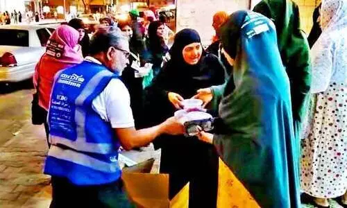 ഹാജിമാര്‍ക്ക് ആശ്വാസമായി തനിമ കഞ്ഞി വിതരണം