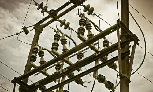 കമ്പിയിൽ കുടുങ്ങി ബൈക്കപകടം, കെ.എസ്.ഇ.ബിക്കെതിരെ കേസ്