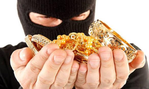 മരണവീട്ടിൽനിന്ന് കുഞ്ഞിന്റെ സ്വർണാഭരണം കവർന്നു; മാ​പ്പു ന​ൽ​കി കു​ടും​ബം