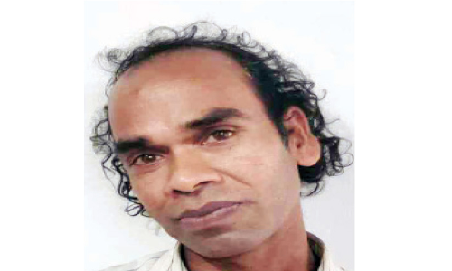 വീ​ട്ടി​ൽ ക​യ​റി അ​തി​ക്ര​മം കാ​ണി​ച്ച് ഒ​ളി​വി​ൽ പോ​യ​യാ​ൾ അ​റ​സ്റ്റി​ൽ