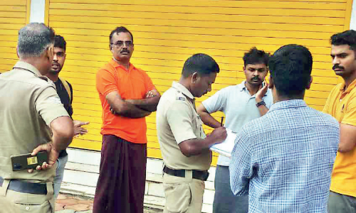 ആമസോൺ, ഫ്ലിപ്കാർട്ട് കച്ചവട സ്ഥാപനങ്ങളിൽ മോഷണം