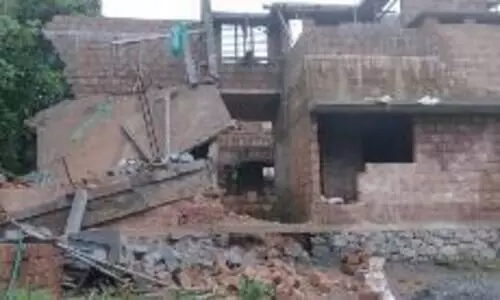 കോക്കൂർ ആണ്ടനാത്ത് അഷ്റഫിൻ്റെ വീട് മഴയിൽ തകർന്നുവീണ നിലയിൽ