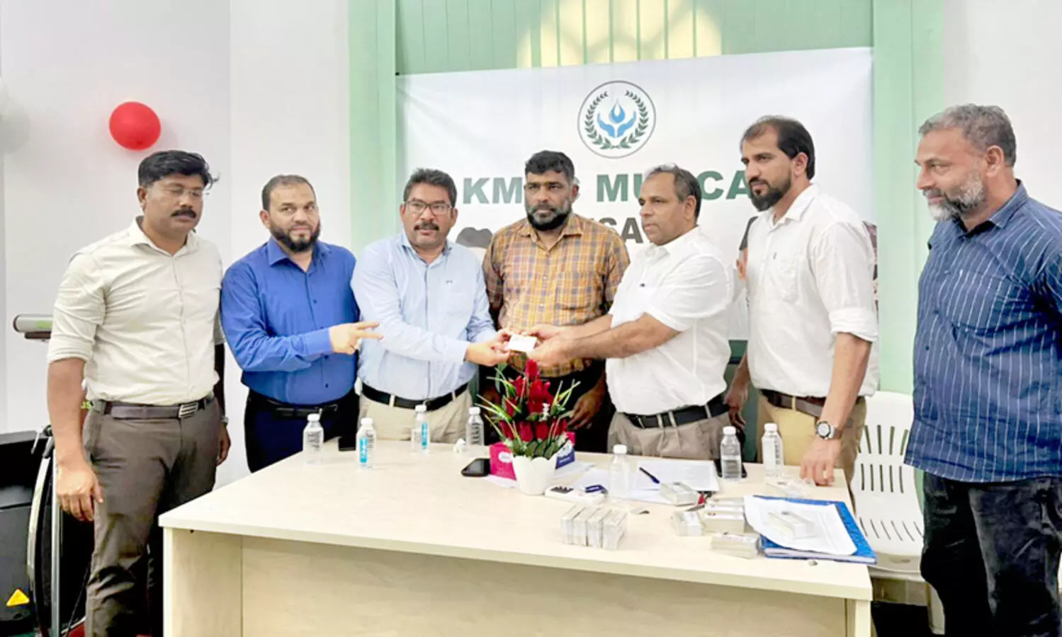 അം​ഗ​ത്വ കാ​ര്‍ഡ് വി​ത​ര​ണോ​ദ്ഘാ​ട​നം