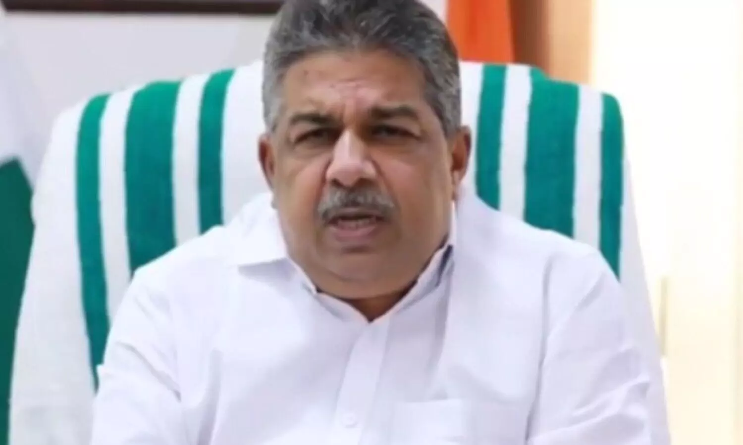 സ്വതന്ത്രമായ തീരുമാനമാണ് എടുത്തത്; ഭരണഘടനയെ വിമർശിച്ചിട്ടില്ലെന്ന നിലപാട് ആവർത്തിച്ച് സജി ചെറിയാൻ