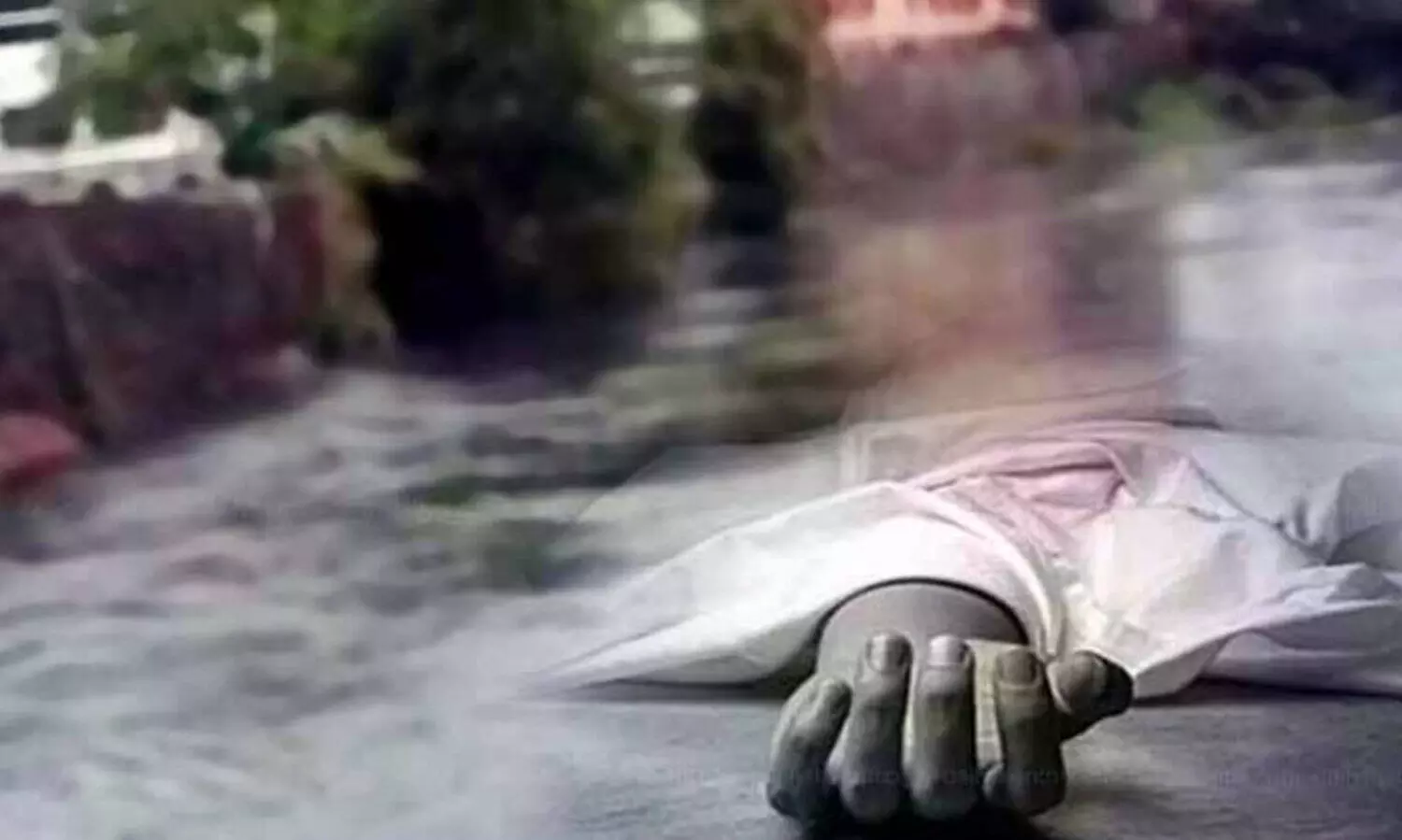 കഴുത്തറ്റ നിലയിൽ അജ്ഞാത മൃതദേഹം പുഴയിൽ