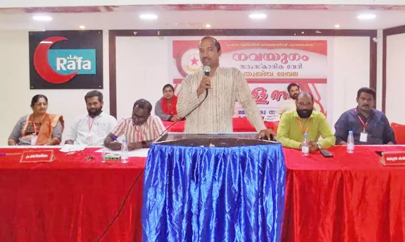 പ്ര​വാ​സി ക്ഷേ​മ​നി​ധി അം​ശാ​ദാ​യ​ത്തി​ലെ അ​മി​ത​പി​ഴ പി​ൻ​വ​ലി​ക്ക​ണം -ന​വ​യു​ഗം