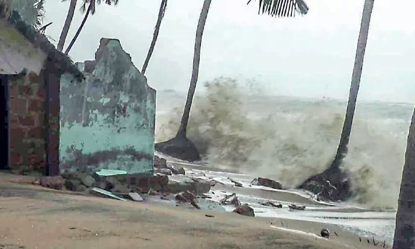 നാശം വിതച്ച് കടൽ; പൊന്നാനിയിൽ നൂറിലേറെ വീടുകൾ തകർച്ചഭീഷണിയിൽ നാശം വിതച്ച് കടൽ; പൊന്നാനിയിൽ നൂറിലേറെ വീടുകൾ തകർച്ചഭീഷണിയിൽ