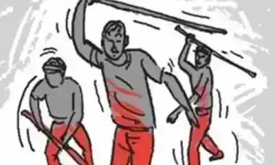 യുവാവിനെയും പിതാവിനെയും ആക്രമിച്ച സംഭവത്തിൽ രണ്ടുപേർ അറസ്റ്റിൽ