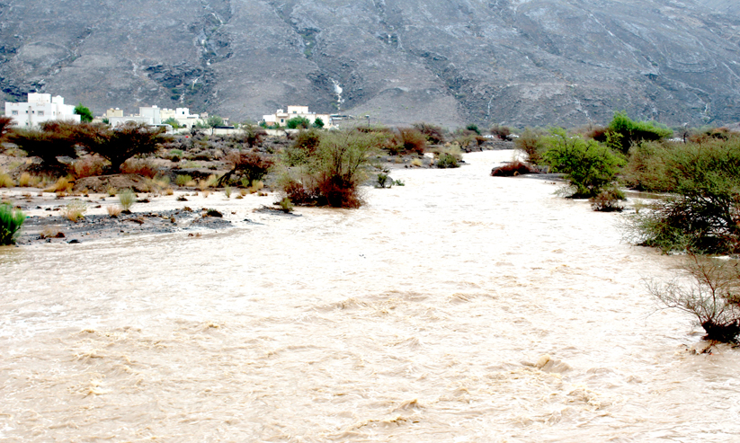 ഒമാനിൽ മഴ; വാദികൾ നിറഞ്ഞൊഴുകി ഒമാനിൽ മഴ; വാദികൾ നിറഞ്ഞൊഴുകി