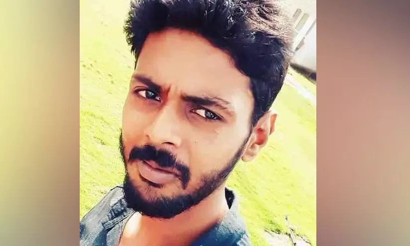 നിയന്ത്രണം വിട്ട ബൈക്ക് മതിലിലിടിച്ച് ഒരാൾ മരിച്ചു നിയന്ത്രണം വിട്ട ബൈക്ക് മതിലിലിടിച്ച് ഒരാൾ മരിച്ചു