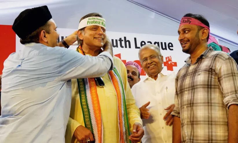 എതിർക്കുന്നവരെ കേന്ദ്രസർക്കാർ ഭീകരവാദികളാക്കി ജയിലിലടക്കുന്നു -ശശി തരൂർ എതിർക്കുന്നവരെ കേന്ദ്രസർക്കാർ ഭീകരവാദികളാക്കി ജയിലിലടക്കുന്നു -ശശി തരൂർ