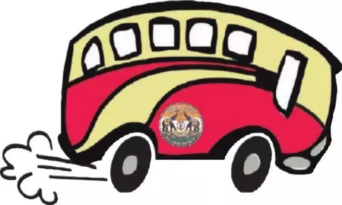 സ്ത്രീകളടങ്ങുന്ന യാത്രക്കാരെ രാത്രി വഴിയിൽ ഇറക്കിവിടാൻ ശ്രമിച്ചതായി പരാതി