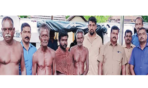 വേമ്പനാട്ടുകായലില്‍ വള്ളം മറിഞ്ഞു; മത്സ്യത്തൊഴിലാളികളെ രക്ഷപ്പെടുത്തി