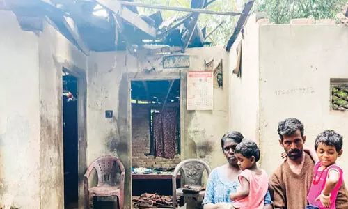 മഴയിൽ വീട് തകർന്നു മഴയിൽ വീട് തകർന്നു