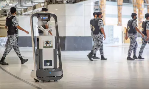 ഹറം അണുമുക്തമാക്കാൻ 11 റോബോട്ടുകൾ