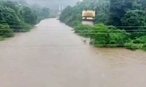 നിന്നുപെയ്ത് മഴ; പുഴകൾ കരകവിഞ്ഞു, ആശങ്ക