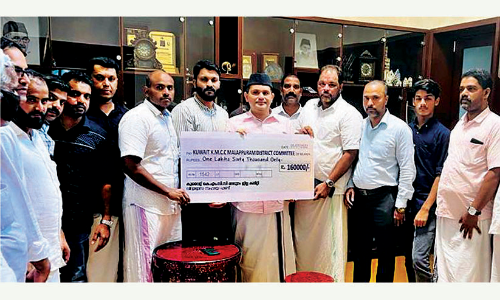 കെ.​​എം.​സി.​സി മ​ല​പ്പു​റം വി​ദ്യാ​ഭ്യാ​സ സ​ഹാ​യ വി​ത​ര​ണം