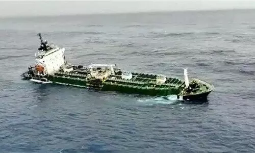 യു.എ.ഇയിൽ നിന്നുള്ള കപ്പൽ അപകടത്തിൽപ്പെട്ടു; 22 ജീവനക്കാരെ ഇന്ത്യൻ കോസ്റ്റ്​ ഗാർഡ്​ രക്ഷിച്ചു
