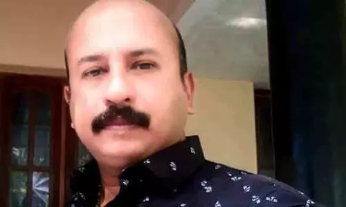 കാറിടിച്ച് ബൈക്ക് യാത്രികൻ മരിച്ചു; റോഡിൽ വീണു കിടന്നിട്ടും വഴിയാത്രക്കാർ ആരും ആശുപത്രിയിൽ എത്തിച്ചില്ല