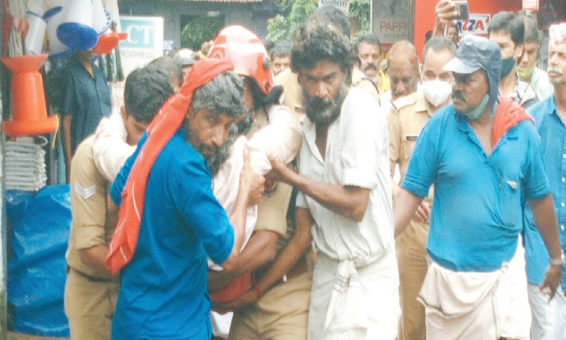 കിണർ മൂടുന്നതിനിടെ കല്ലിടിഞ്ഞ് വീണ് തൊഴിലാളിക്ക് ഗുരുതര പരിക്ക്