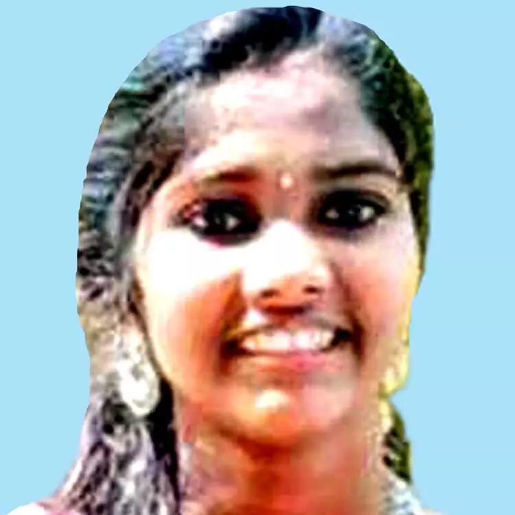 മാതാവ് വഴക്ക്​ പറഞ്ഞു; വിഷക്കായ കഴിച്ച 16കാരി മരിച്ചു