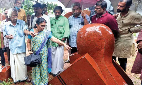 എന്റെ കുഞ്ഞുങ്ങളാണ്, അവ നശിപ്പിക്കരുത്; ശിൽപങ്ങൾ കാണാൻ കാനായി എത്തി