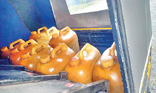 300 ലിറ്റർ വ്യാജ ഡീസലുമായി രണ്ട് ബസുടമകൾ പിടിയിൽ