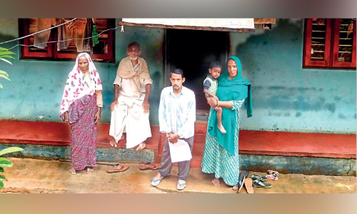 ചുവരിൽ ചുണ്ണാമ്പ് തേച്ചു, നിർധന കുടുംബം ലൈഫിന് പുറത്തായി