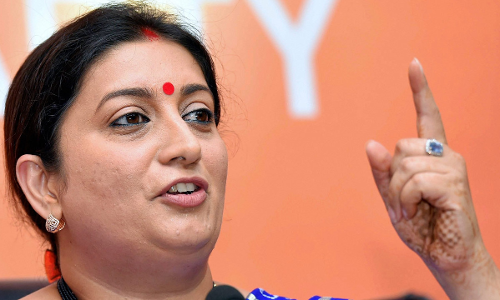 ന്യൂനപക്ഷ മന്ത്രാലയം സ്മൃതി ഇറാനിക്ക്​​​