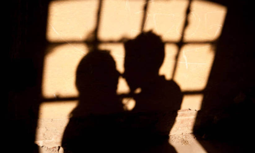 ഇരുളിൽ വെളിച്ചം പാകപ്പെടുന്നത്