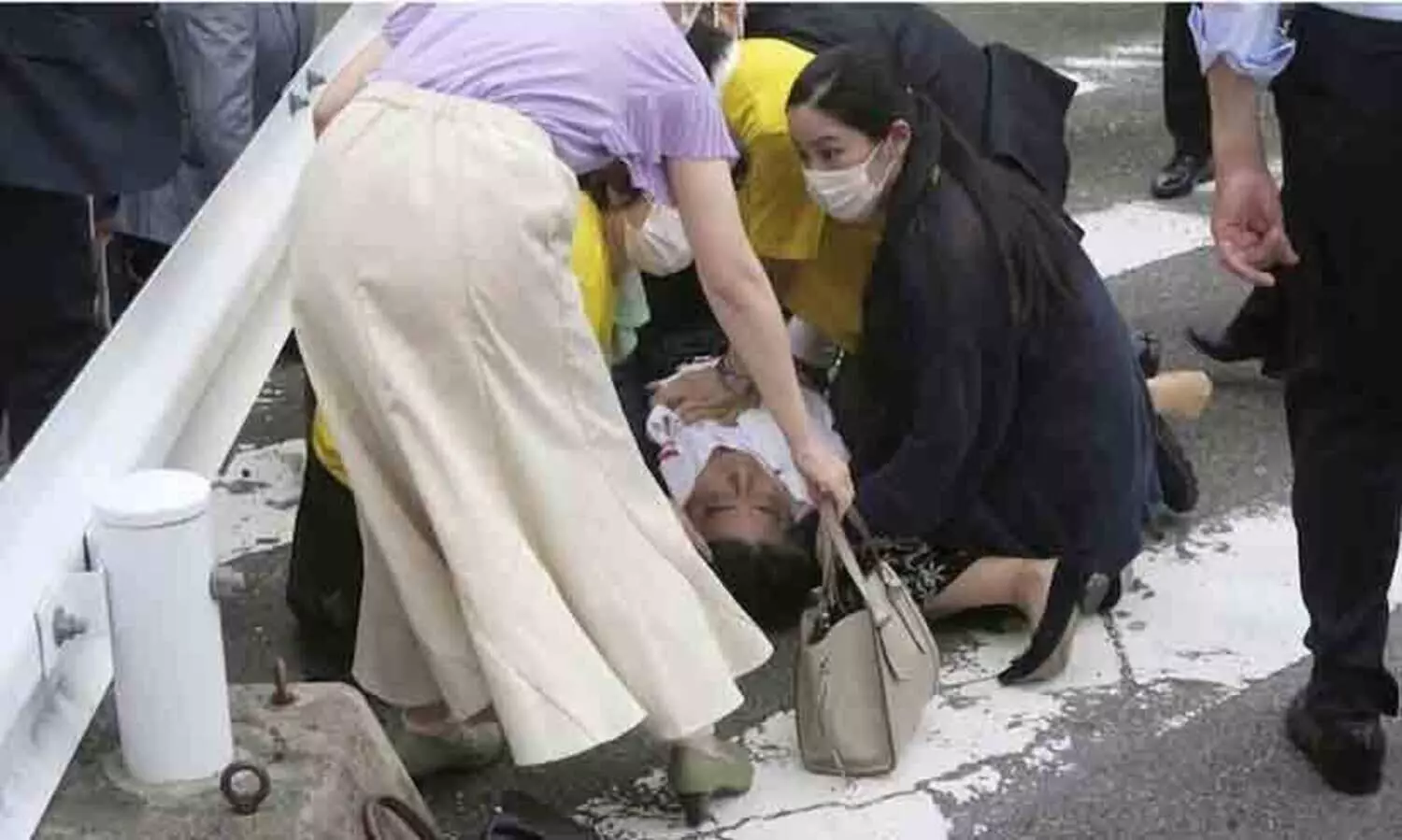 വെടിയേറ്റ ജപ്പാൻ മുൻ പ്രധാനമന്ത്രി ഷിൻസൊ ആബെ മരിച്ചു