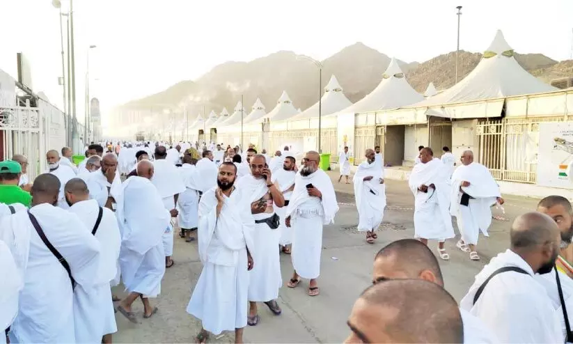 ഹജ്ജ് കർമങ്ങൾക്ക് തുടക്കം, അറഫ സംഗമം ഇന്ന്