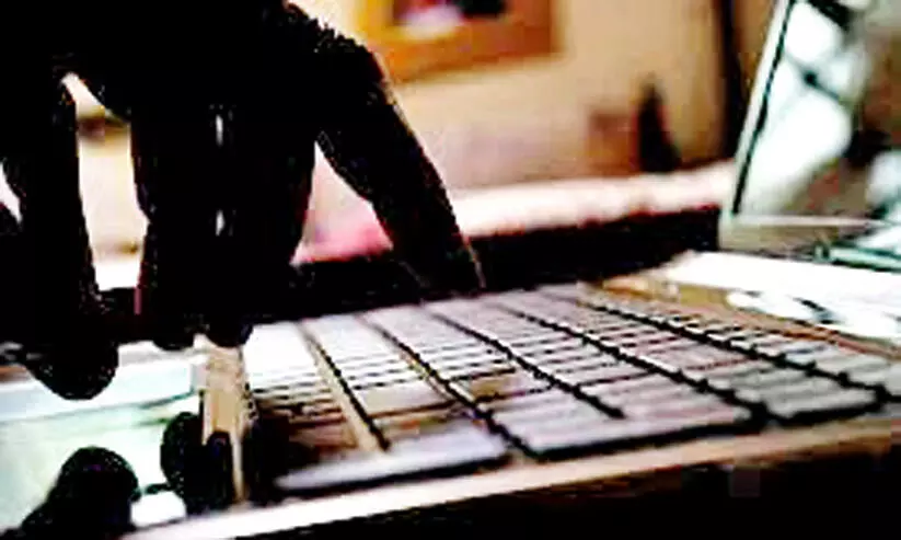 ബാ​ങ്ക് അ​ക്കൗ​ണ്ടി​ൽ നി​ന്ന് 8400 ദീ​നാ​ർ ക​വ​ർ​ന്നു